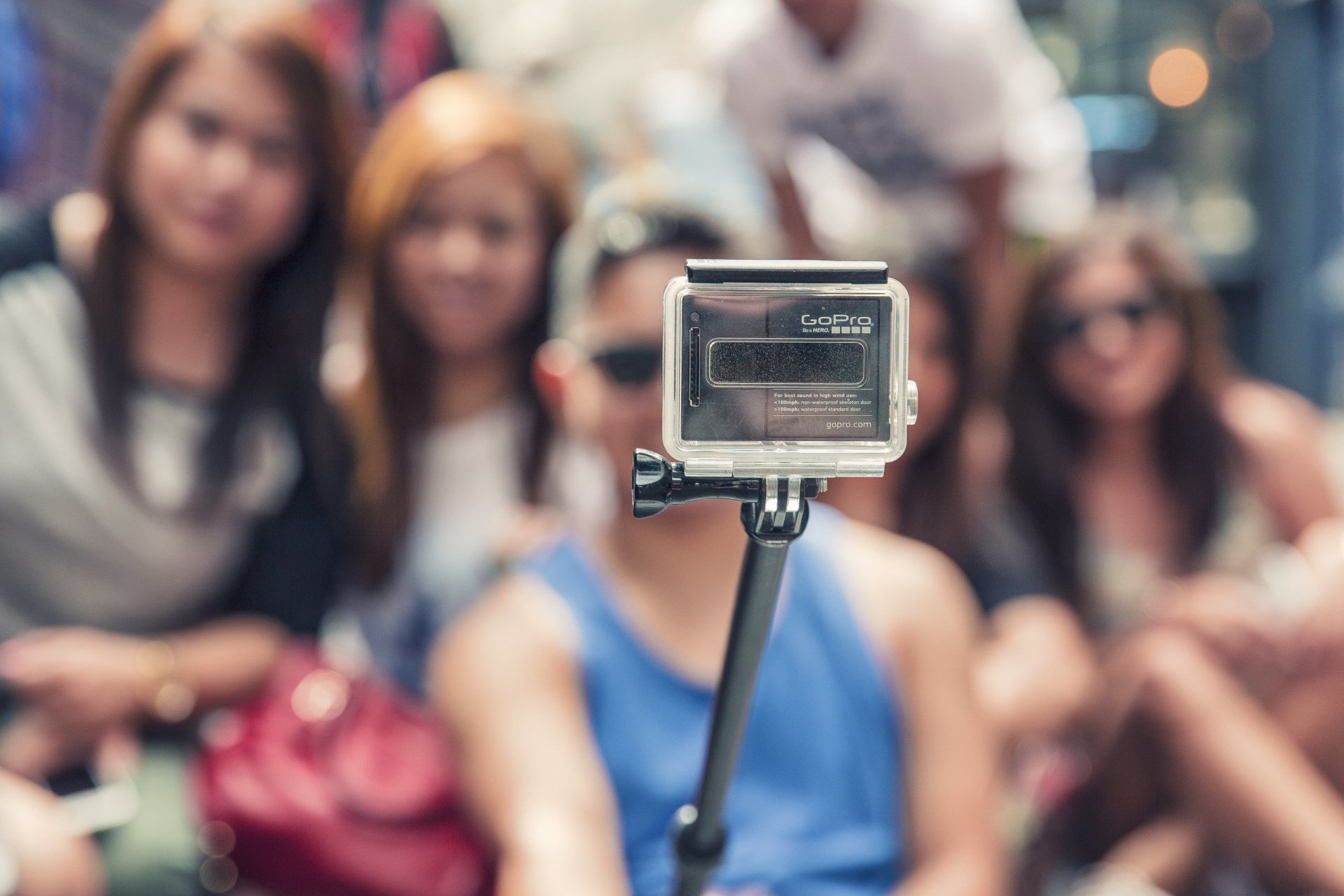 gopro kamera einbeinstativ selfie schießen menschen