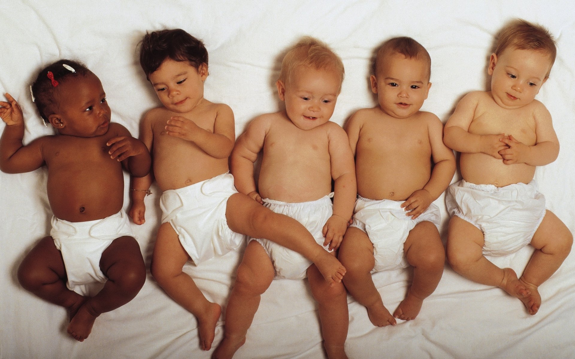 brigade spannendes gespräch baby team kinder windeln freunde fünf dunkel spiele streiche spaß