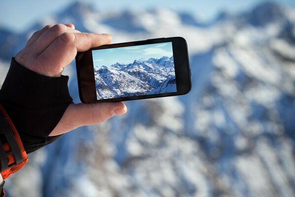 Foto der Berge auf dem iPhone aufgenommen
