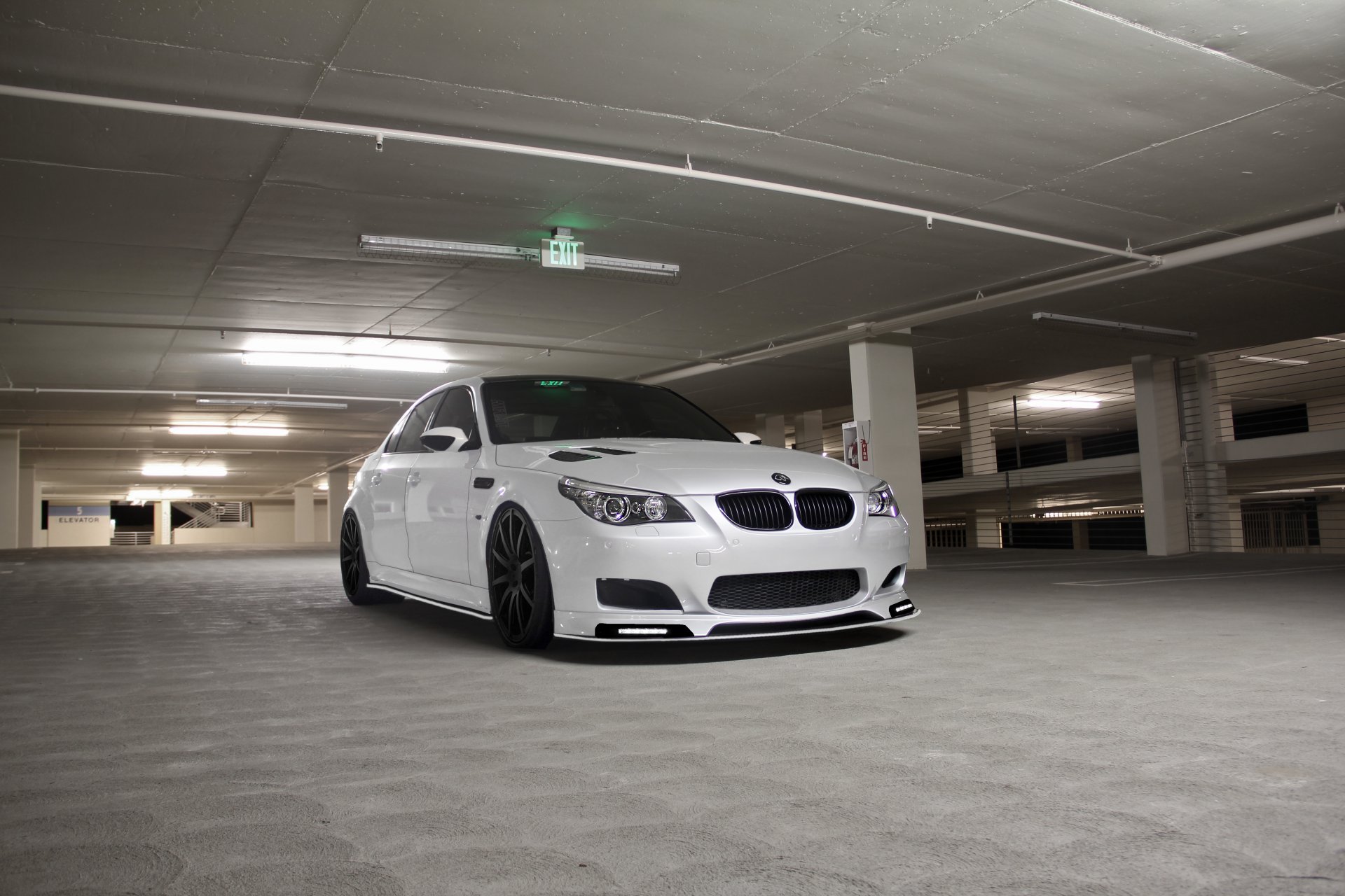 bmw m5 e60 weiß bmw vorderansicht parken