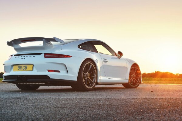 2014 weißer britischer Porsche