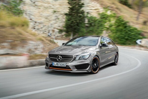 Mercedes-Benz im Sportpaket unterwegs