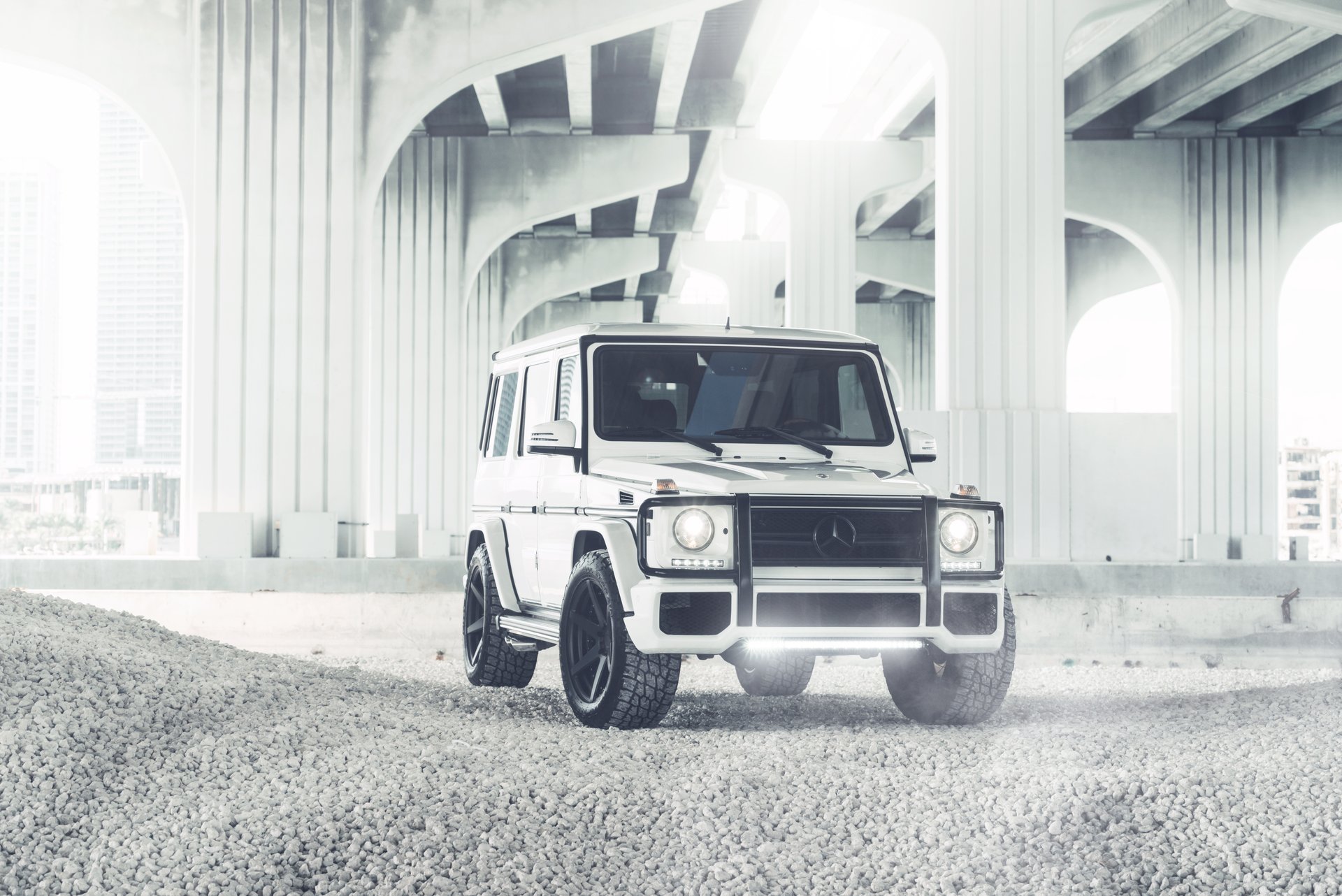 mercedes-benz g-klasse g55 w463 weiß vorne