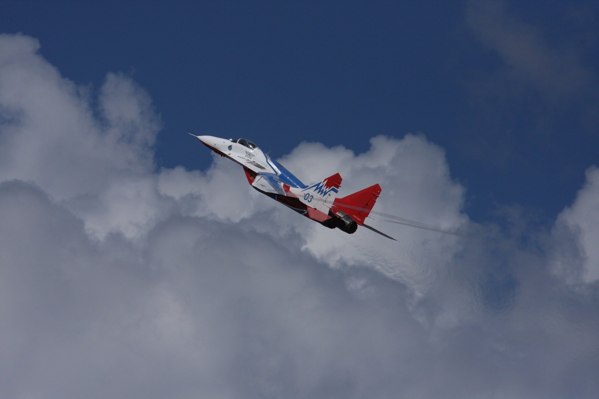 russland mig-29 mig-29 flugzeug wolken himmel flugzeug militärische luftfahrt militärische ausrüstung luftfahrt flug