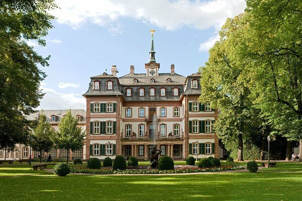 Parkanlage mit wunderschönem Herrenhaus