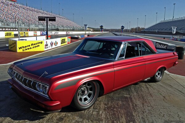 1964 Retro plymouth auf der Strecke