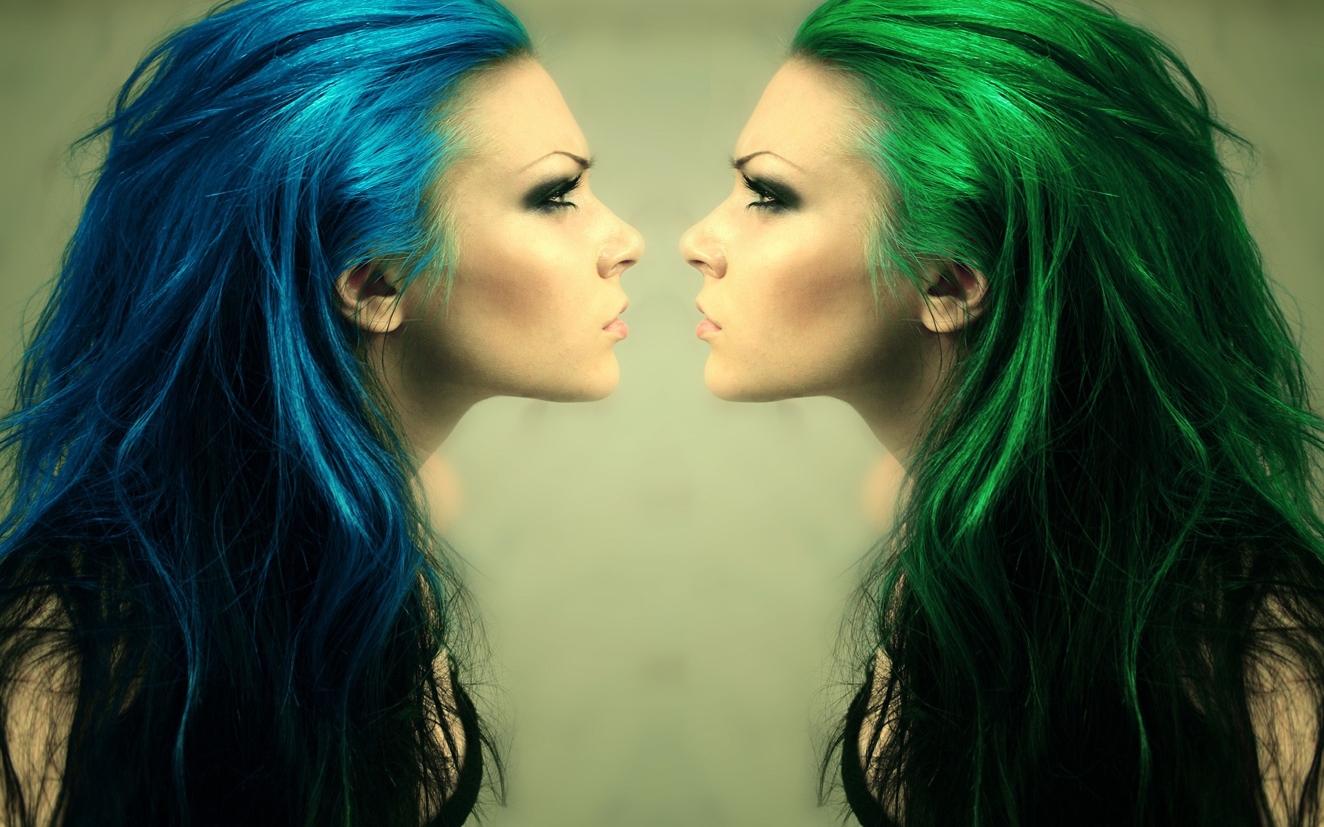 gesicht zu angesicht mädchen profil haare blau grün