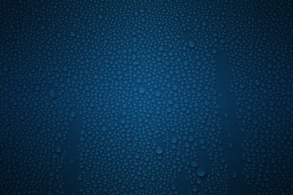 Wassertropfen auf blauer Oberfläche