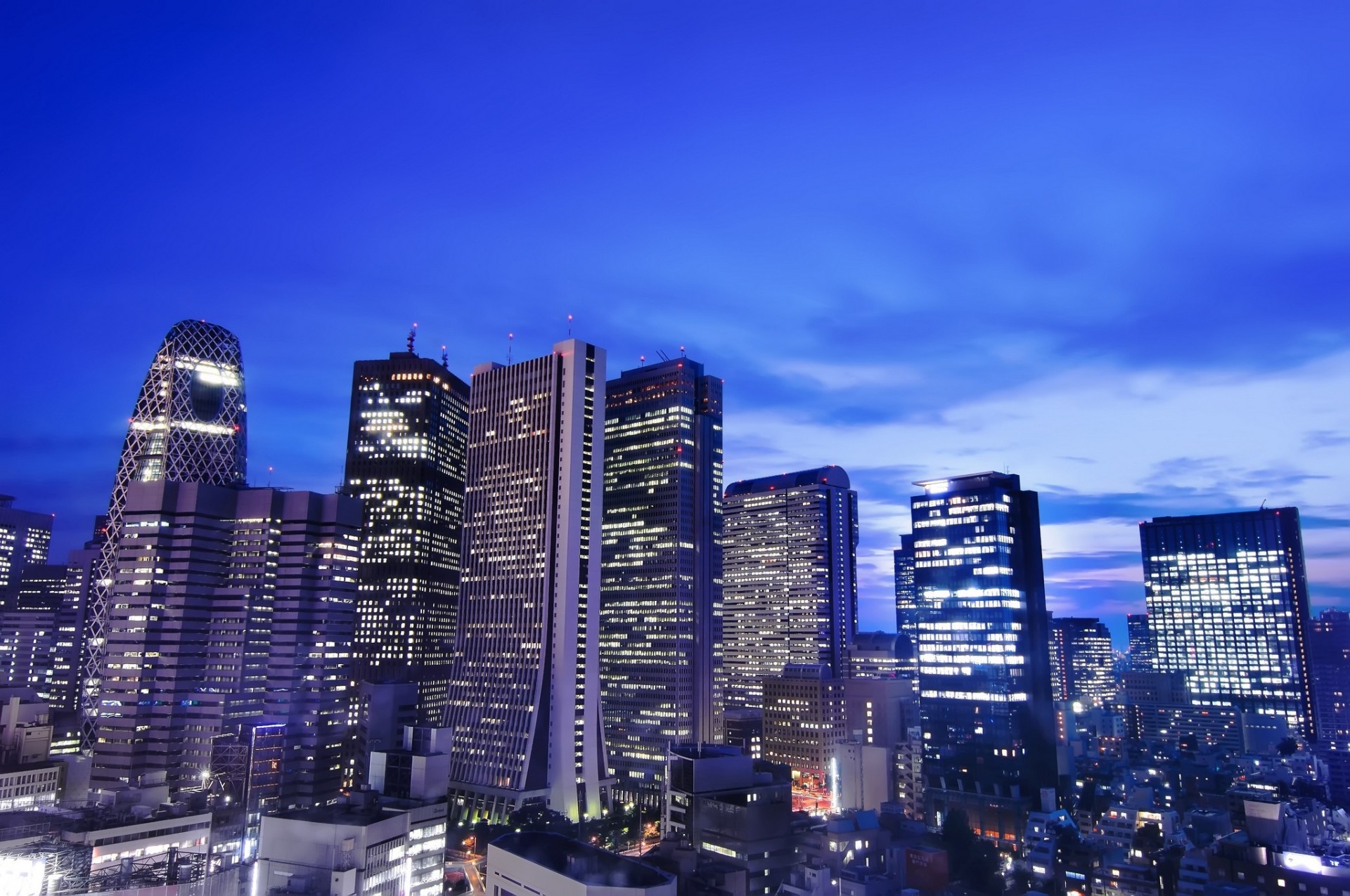 lichter hauptstadt nacht tokio himmel wolkenkratzer metropole blau gebäude japan wolken beleuchtung häuser