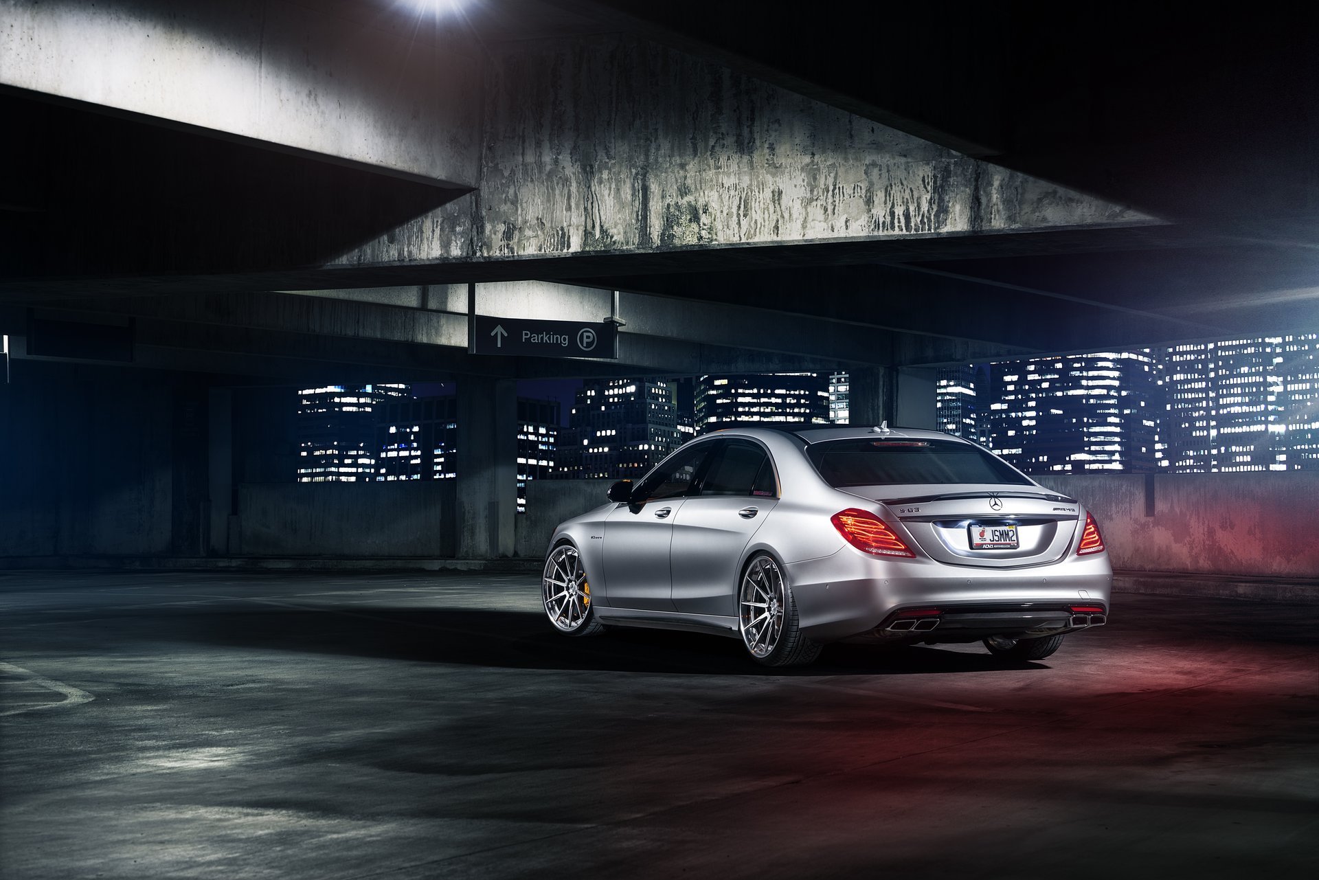 mercedes-benz s63 parkplatz nacht hinten