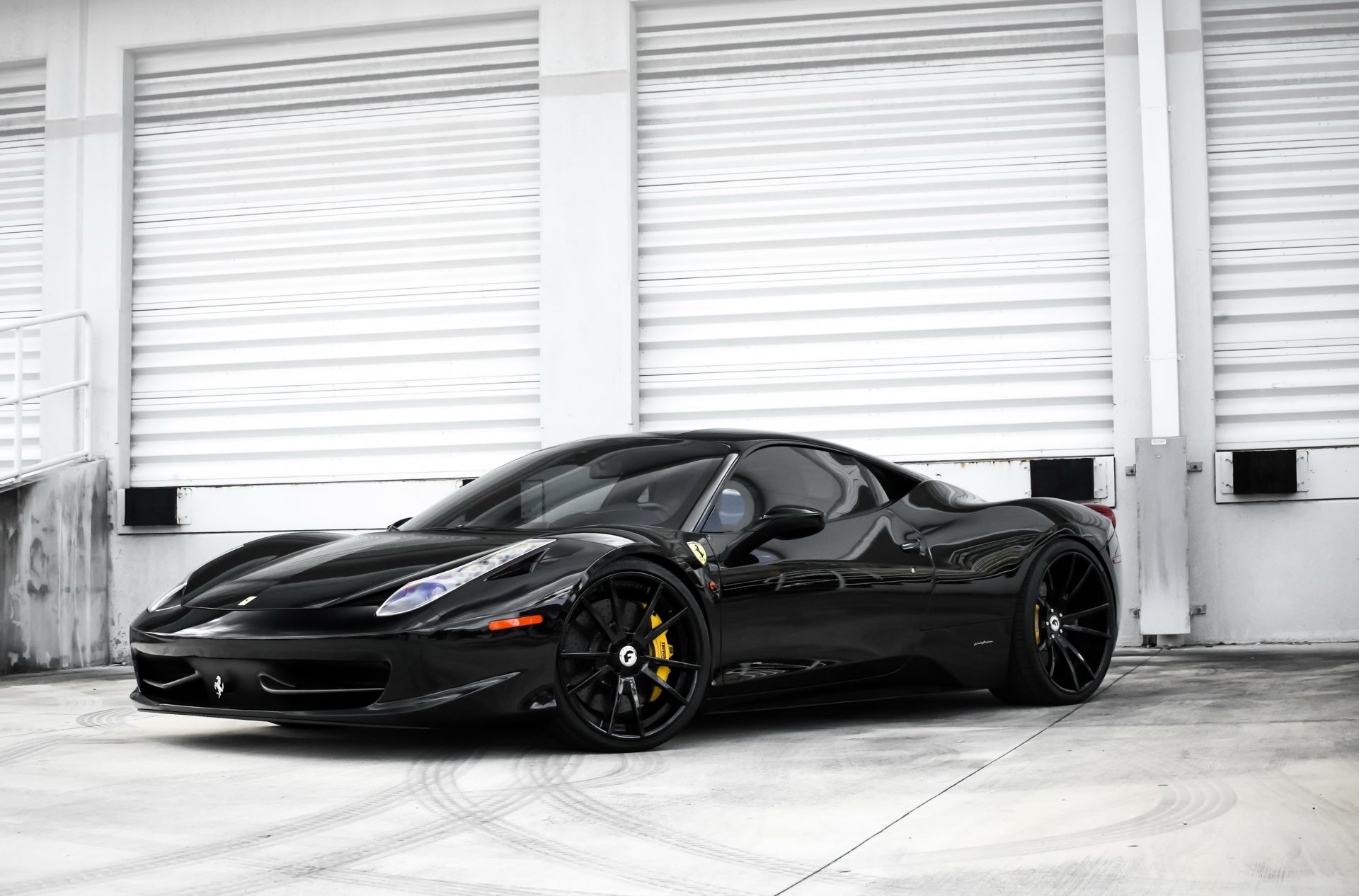 ferrari italia schwarz