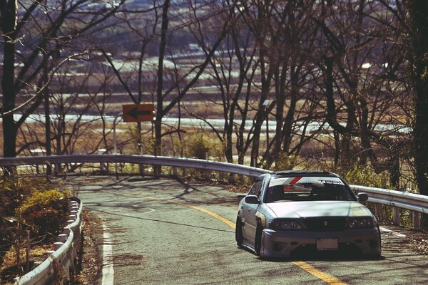 Foto von Toyota cresta auf der Straße Landschaft