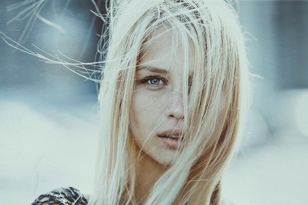 Schönes blondes Mädchen Modell
