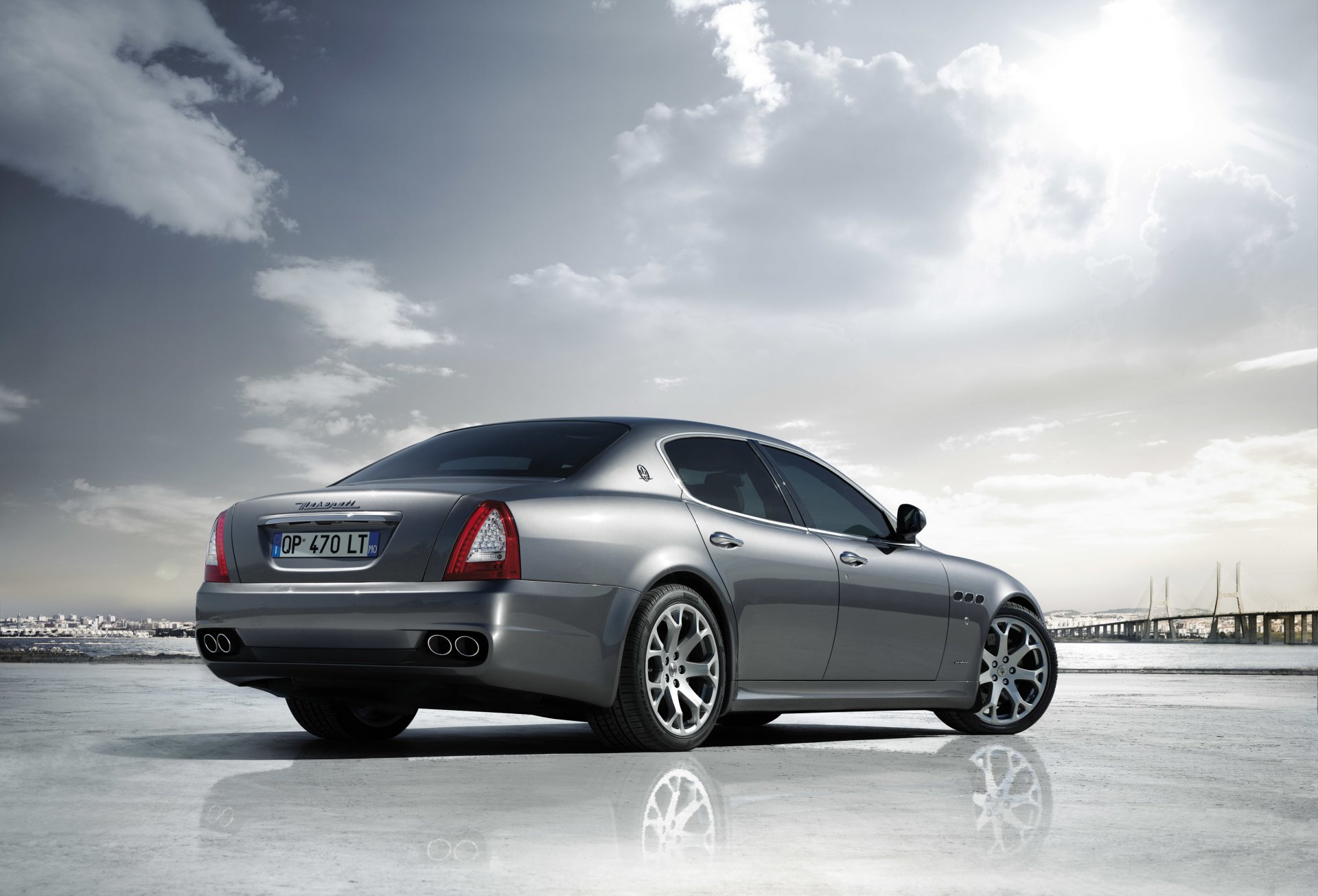 maserati quattroporte silber himmel sonne auto reflexion