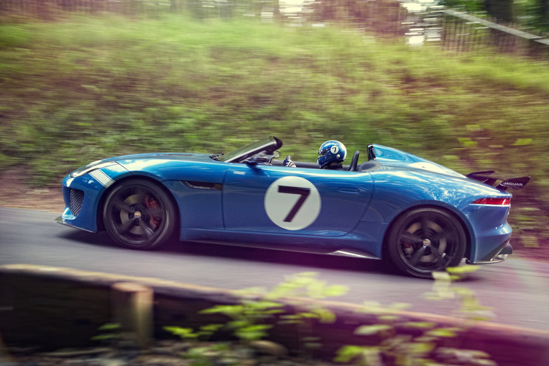 jaguar projekt 7 konzept auto seitenansicht in bewegung