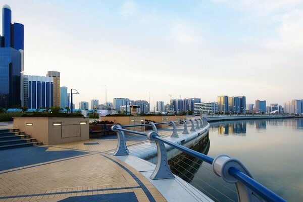Die Hauptstadt der Arabischen Emirate ist Abu Dhabi