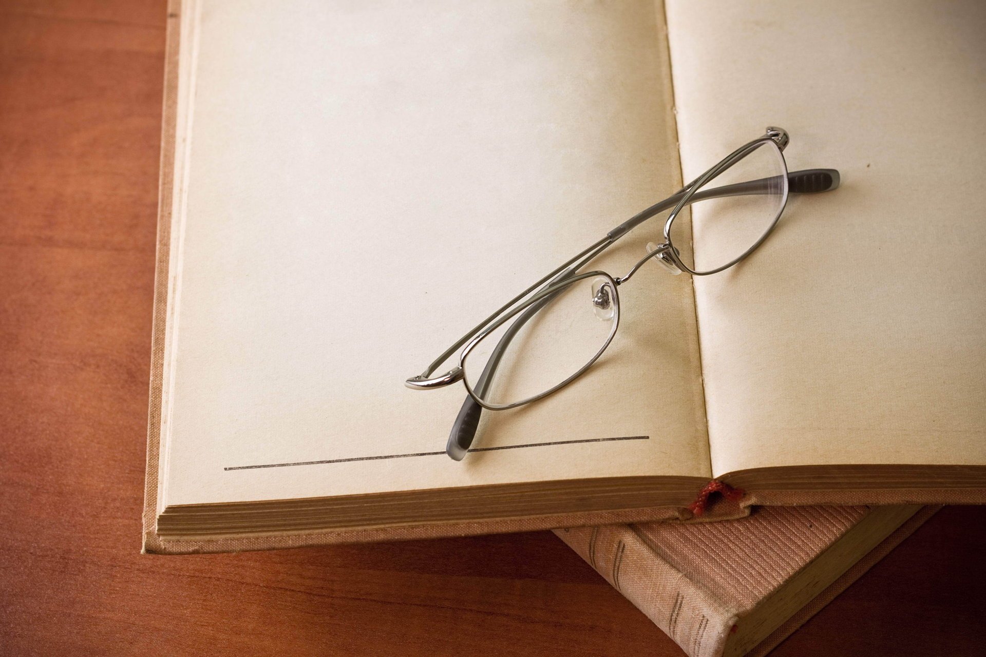 hintergrund wand brille buch seite