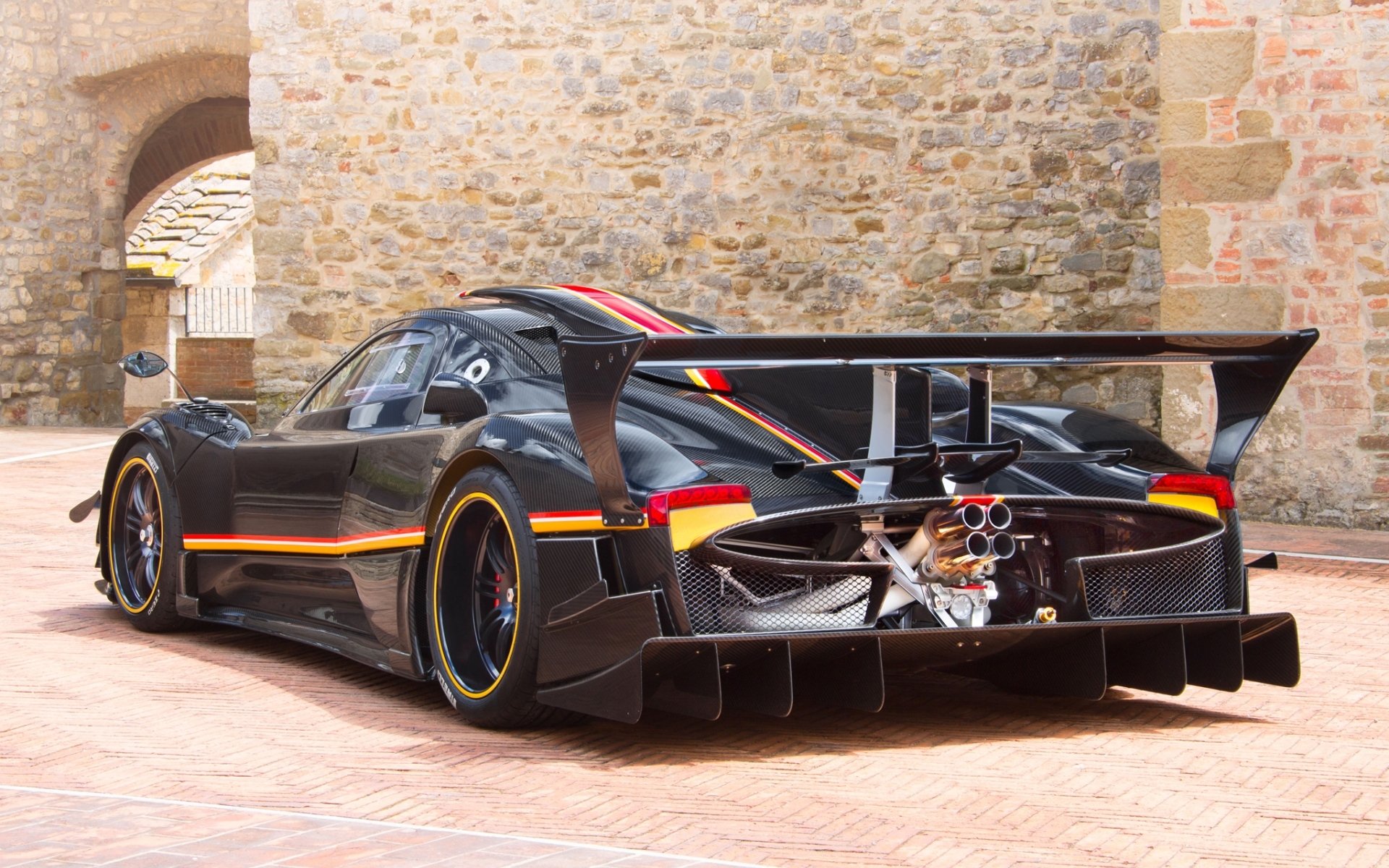 pagani zonda revolution pagani sonde revolution supercar hypercar rückansicht dizusor auspuff hintergrund