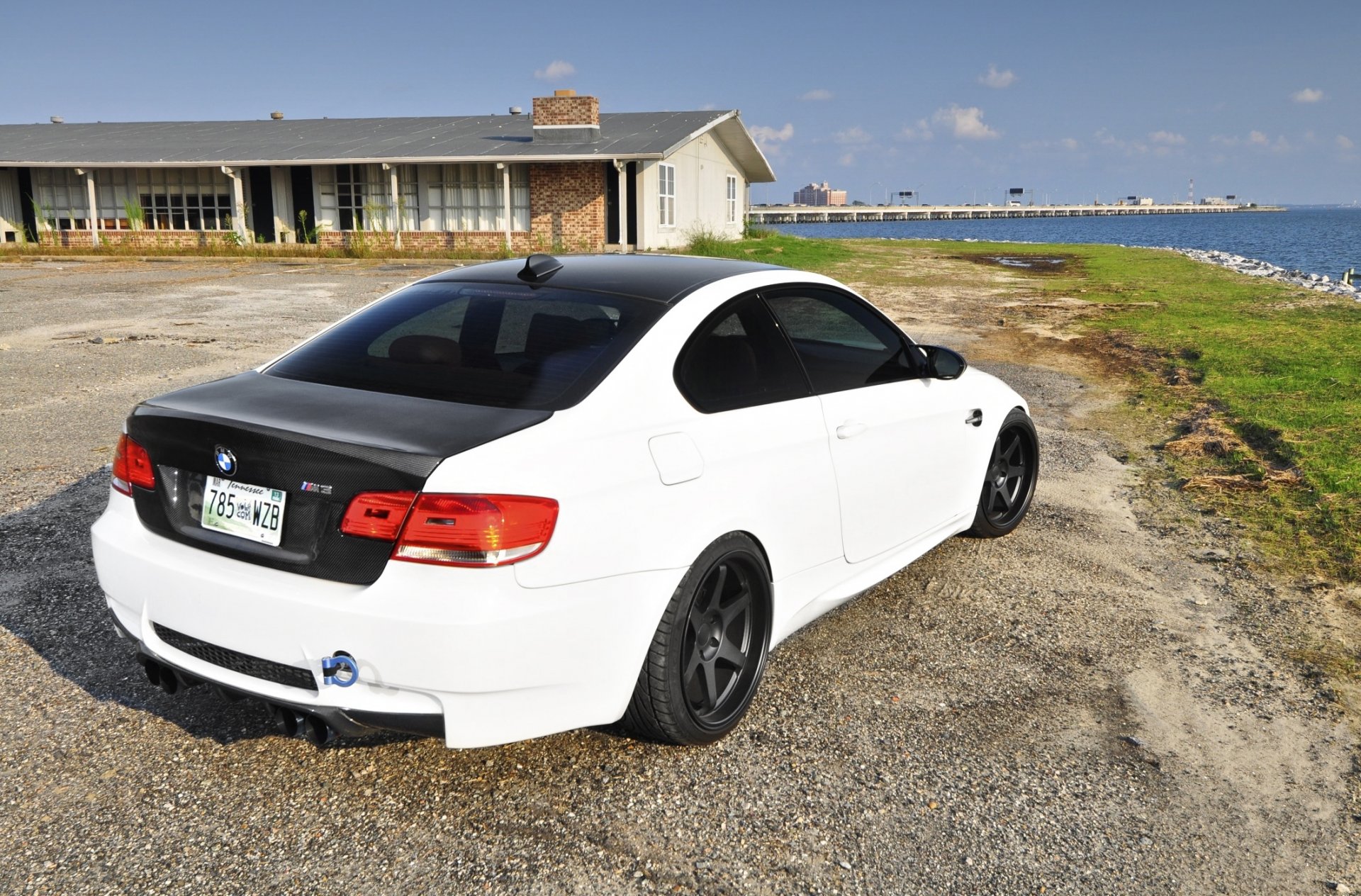 bmw m3 e92 weiß bmw coupe rückansicht cfk kofferraumdeckel