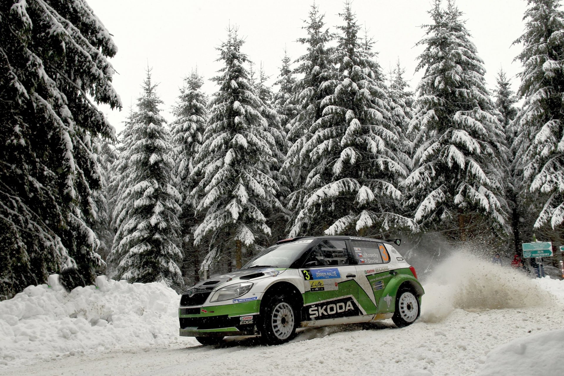 koda fabia wkr rallye skoda winter wald schnee auto fabia sport