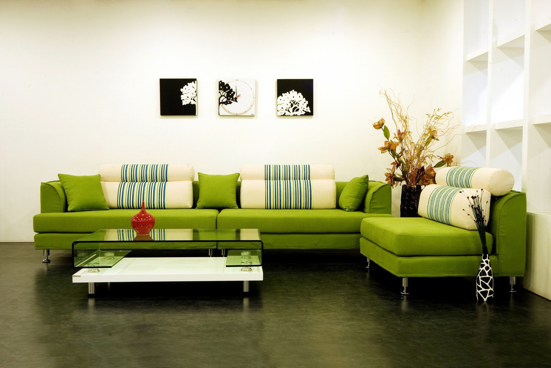 design sofa stil kissen salon grün vasen