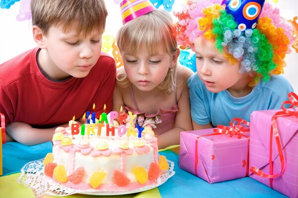 Alles Gute zum Geburtstag gratulieren die Kinder, die Freude wünschen