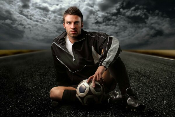 Der berühmte Fußballer mit dem Ball in den Händen