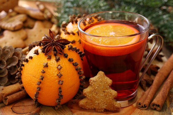 Schicker Glühwein mit Keksen