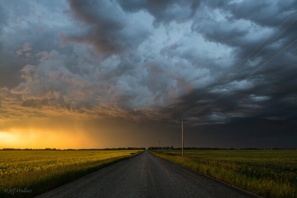 Die Grenze von Licht und Dunkelheit, die Straße