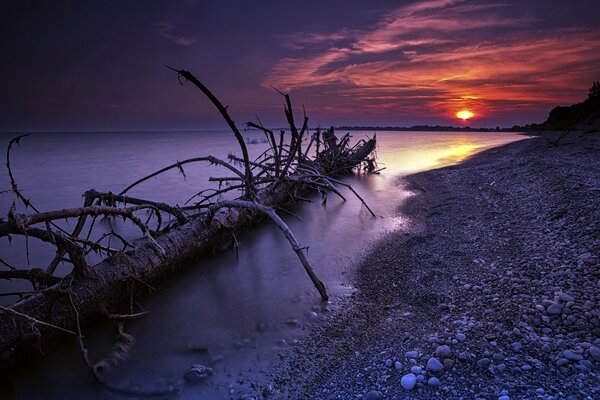 Schöne Meereslandschaft. Meer bei Sonnenuntergang