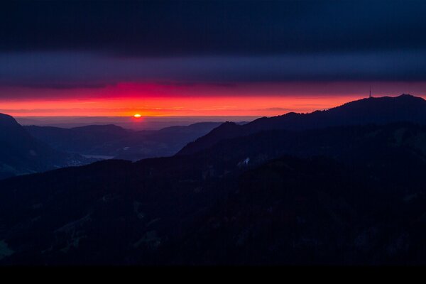 Natur in Deutschland Bayern bei Sonnenuntergang in den Bergen