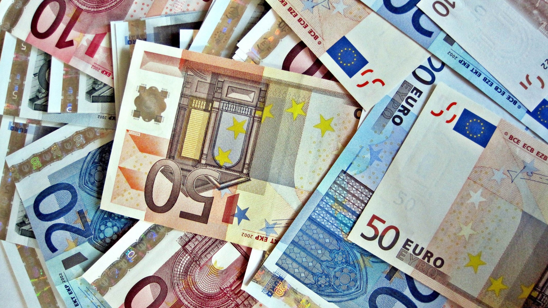 geld euro währung scheine makro