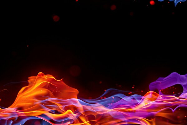 Feuerflamme auf schwarzem Hintergrund