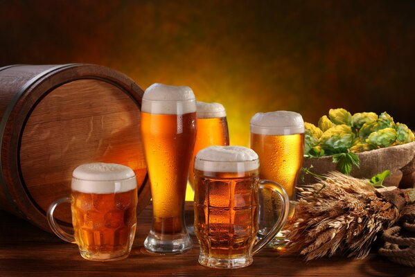 Alles, was Sie brauchen, um Ihre Freunde im Bad zu treffen, ist ein helles Bier, das aus reinem Hopfen gebraut wird