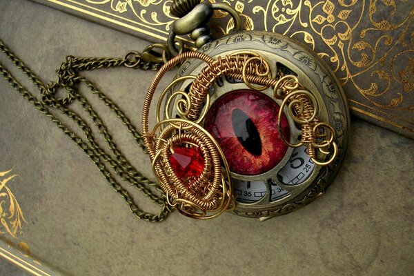 Taschenuhr Anhänger in Form eines Auges