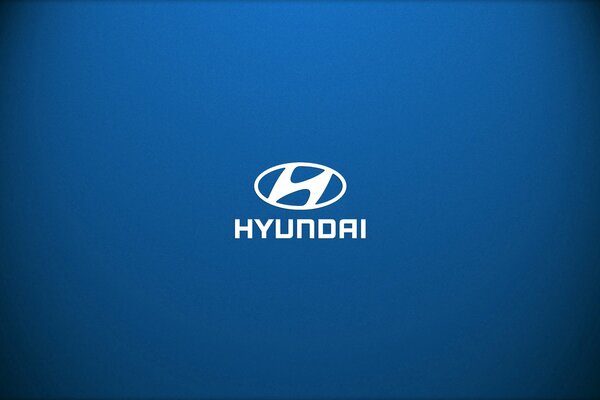 Hyundai-Auto-Logo auf blauem Hintergrund