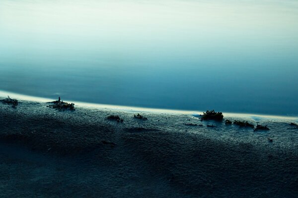 Am Meer ist blaues Wasser