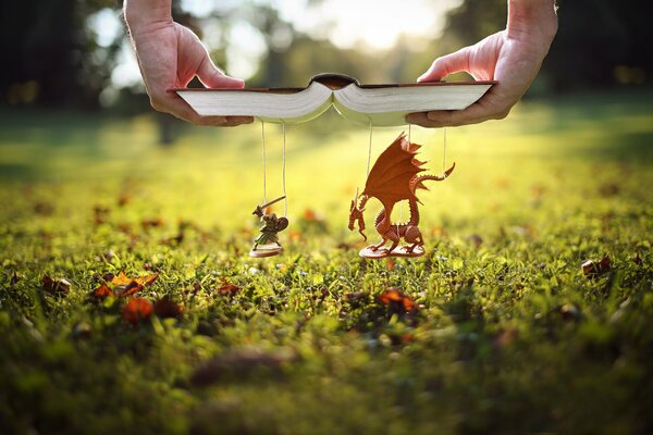 Ein Buch mit einem Drachen und einem Ritter