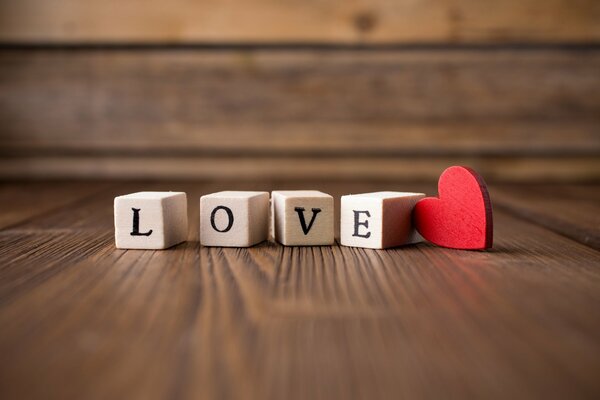 Aus den Würfeln entstand das Wort Liebe und Herz nebenan