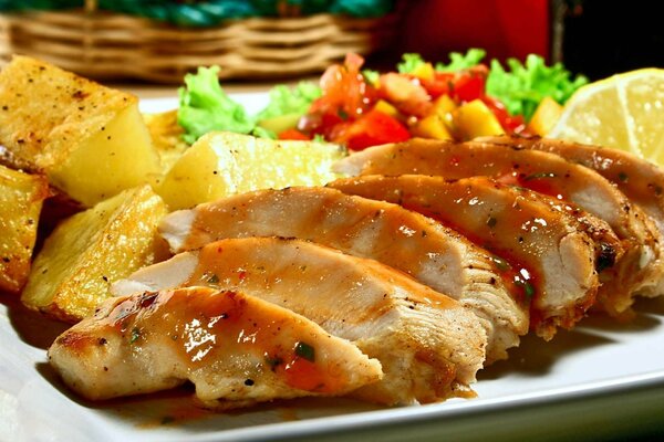 Fleischbraten mit Gemüse, Soße