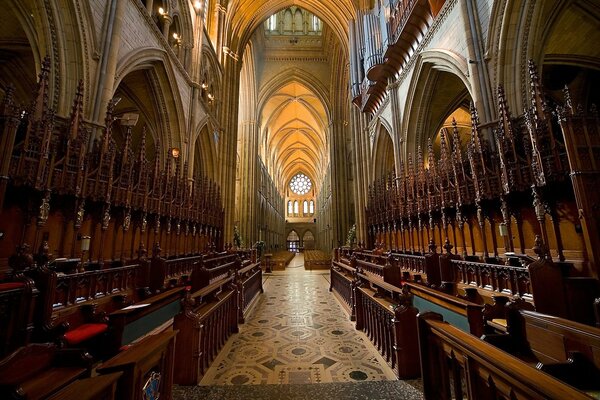 Die religiöse Kathedrale lockt mit Sakramentalität
