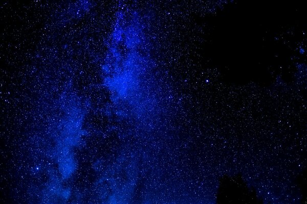 Das kosmische, faszinierende Blau des Universums