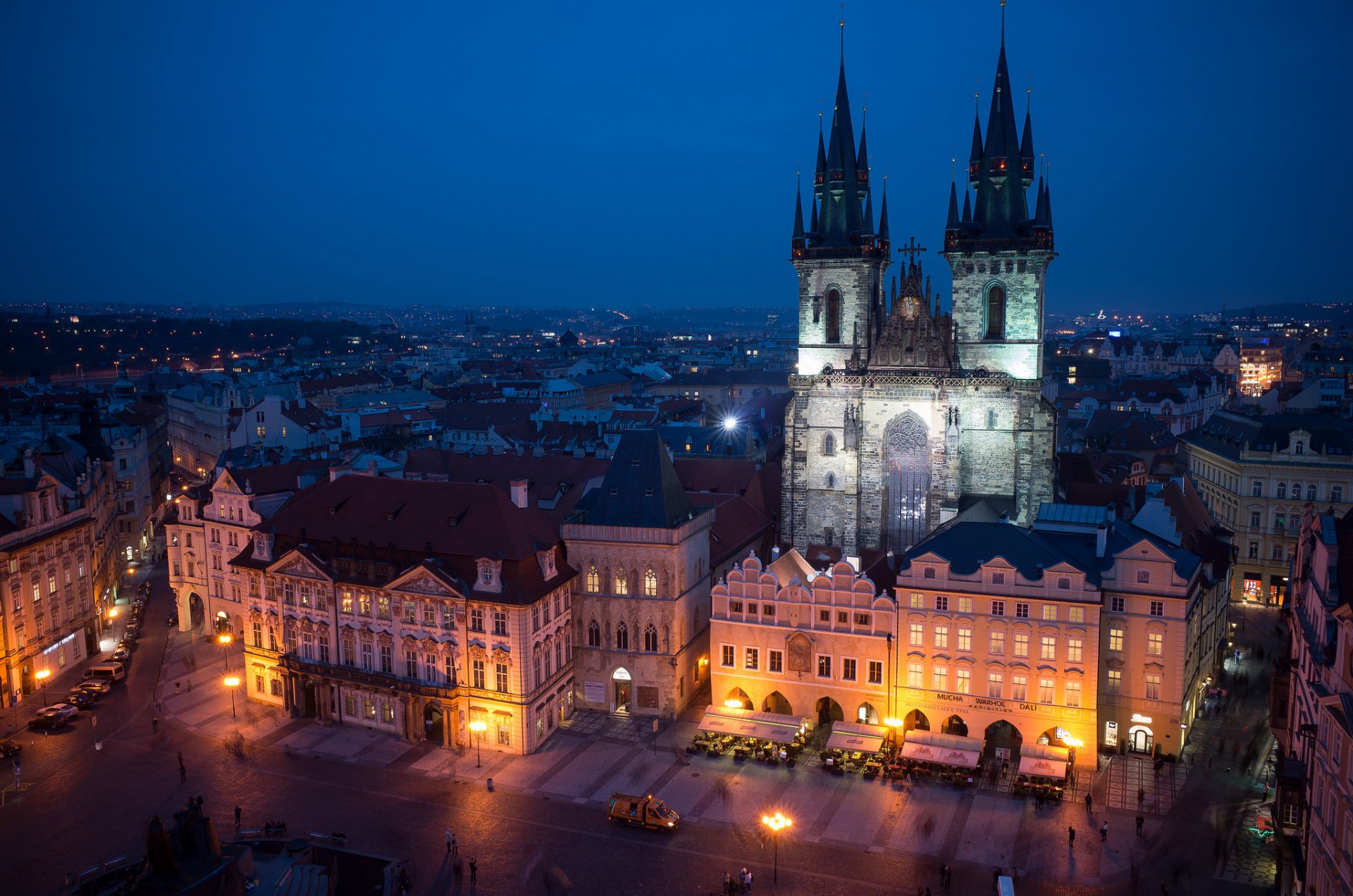 prag tschechische republik tschechisch česká republika tschechische republik stadt staré město staré město staroměstské náměstí altstädter ring týnský chrám tyn-tempel gebäude architektur beleuchtung nacht blau himmel