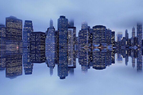 New Yorks Reflexion im Hafen