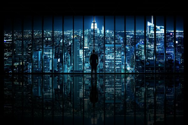 Mann am Fenster in Gotham City New York