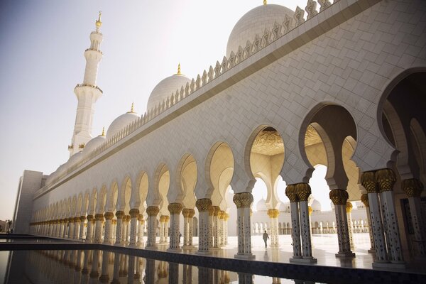 Schöne Architektur der Sheikh Zayed Moschee