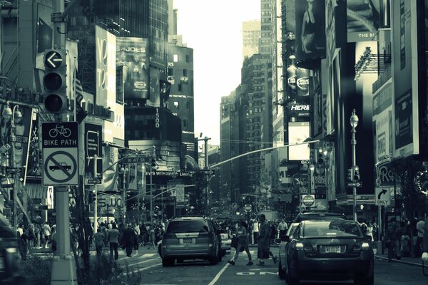 Menschen und Autos überfluteten New York City