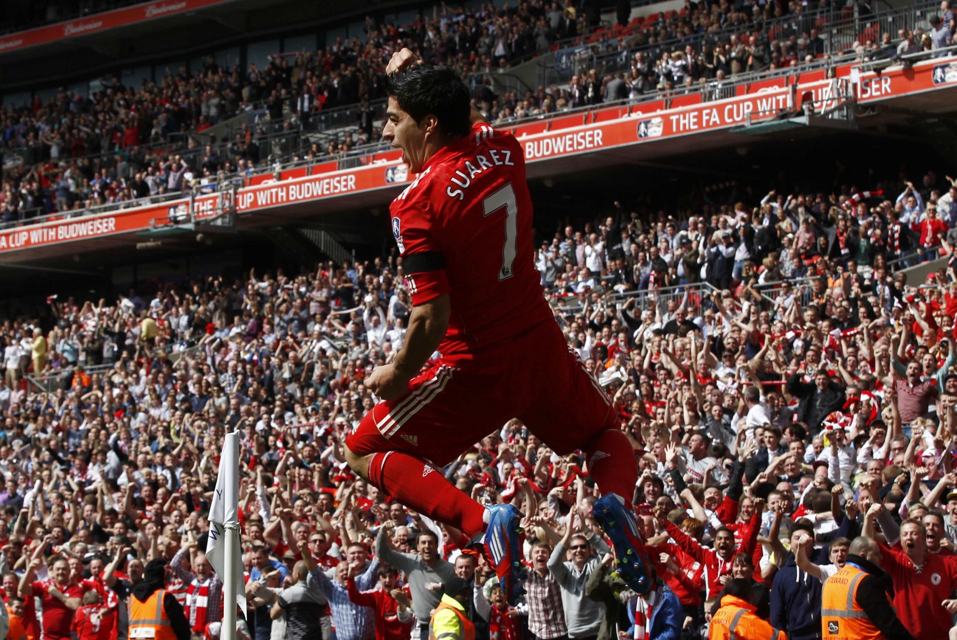 liverpool fußball suarez 2012 fans england suarez tor sieg