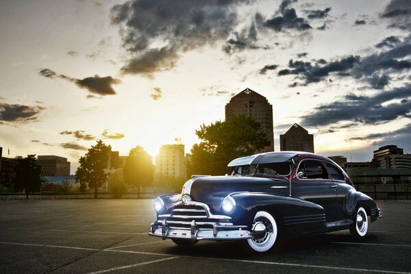 Retro-Auto Streamliner Pontiac