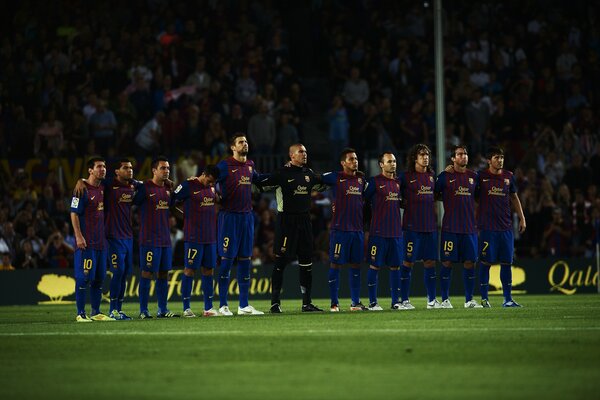 Die Komposition begann mit dem Auftritt der Band Barcelona